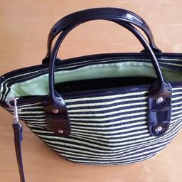 Never used
Patent black trim, handles and 40 inch length shoulder strap.
Lime green stripes on exterior with lime green interior.
Zip pocket, mobile phone pocket and a separate open pocket inside.
Chrome DENTS 1777 plack inside.
Approx size -
H 12.5 inches (including handles) H 8 inches (excluding handles)
W 16 inches (across the top) W 9.5 inches (across the bottom)
D 6 inches (at the base)
Excellent condition.
Collection only.