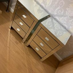 Mirrored Dunelm bedside tables
One is quite damaged with damage to the top and on the legs. These are good quality and quite heavy. Only selling due to redecorating bedroom.