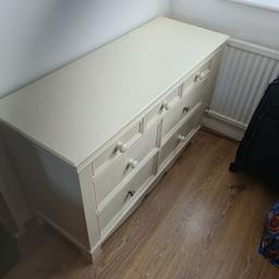 Used chest of drawers in good condition.
47.3 inches (width ) by 30.8 (height)
17.5 inches (depth)