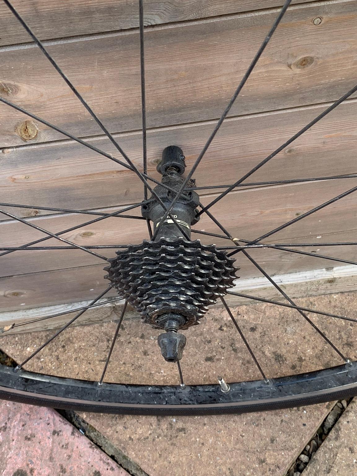 Shimano R5 rear wheel in E1 Hamlets für 35,00 £ zum Verkauf | Shpock DE