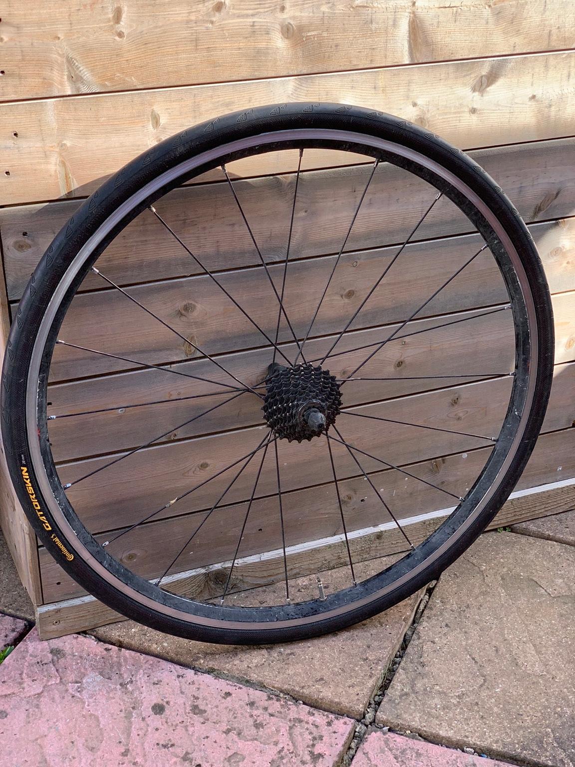 Shimano R5 rear wheel in E1 Hamlets für 35,00 £ zum Verkauf | Shpock DE