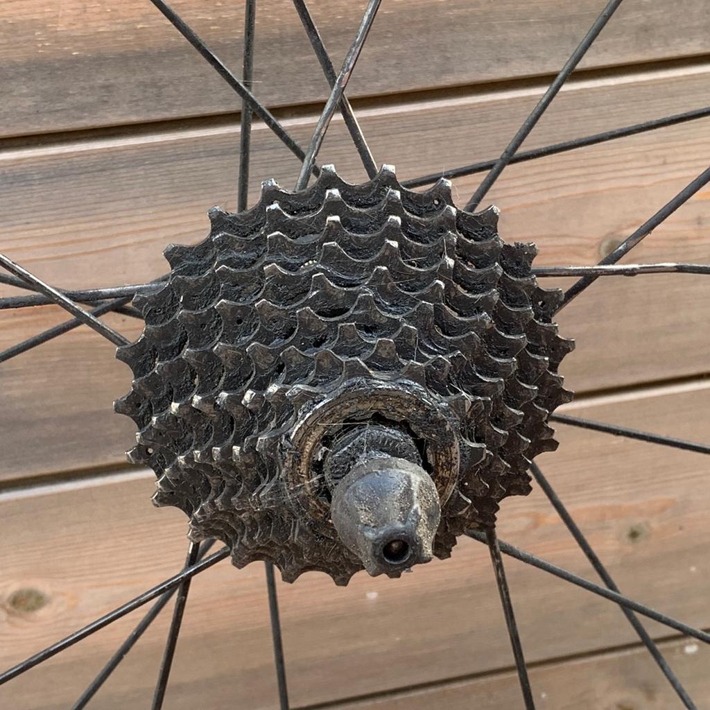 Shimano R5 rear wheel in E1 Hamlets für 35,00 £ zum Verkauf | Shpock DE