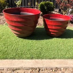 As per pictures, there are 2 large pots which are 50 centimetres across and 38 centimetres deep and 1 smaller pot which is 40 centimetres across and 30 centimetres deep, will take £20 for all 3 pots.
Collection only from B29 5TN Weoley Castle.