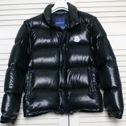 VINTAGE Moncler GRENOBLE Down Jacket & Vest

100% Authentic

Features:
PRESTIL zip made in Italy
Flox / Raymond's original poppers
Removeable sleeves
Side pockets with zip fastening

Size 4 Equal to a XL

Shoulders = approx 21.65 inches (55 cm)
Shoulder to cuff = approx 26.37 inches (67 cm)
Pit to pit = approx 25.98 inches (66 cm)
Back length= approx 27.95 inches (71 cm)
Pit to cuff = approx 21.65 inches (55 cm)
 In very good condition . Near both cuffs has been fixed ! Inside cartoon is missing