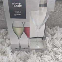 lovely style wine glasses, brand new in box 

Collection Hoddesdon

any questions please feel free to ask 😊