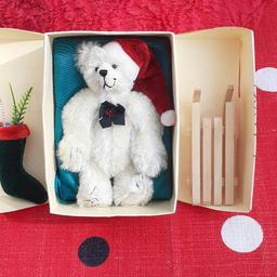 Sweet miniature Artist Christmas Teddybear
His Name is (Chris)
he comes in his original box
with his stocking and sleigh
he is made of mohair,
and he is a limited Edition,
unfortunately I do not have his original paper Certificate,
sorry no offers
COLLECTION only please
regards