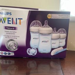 Only two bottles .with avent dummies
Size 260ml . Never used 