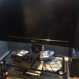 My sons tv and stand
47 inches
Uses it for gaming
Comes with remote
Faint line comes through screen but can be fixed
Playing gam s has no effect
Haven’t got a clue about freeview if you have an aerial hence selling cheap
Bargain £20
Buyer must collect
