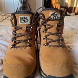 Men’s boots
Only wore once 
Size 10