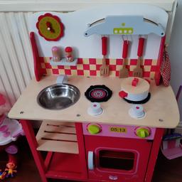 lovely kitchen set comes with some accessories. Has been used but is still in a playable condition. It is a smaller kitchen so great if you don't have much space. My daughter loved this but has outgrown
