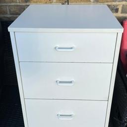 White bedside with drawers. Condition is "Used".
40cm length, 40cm width, 50 cm height