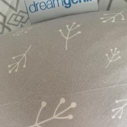 Dreamgenii pregnancy pillow purchased November 2020. 

Removable cover + machine washable

RP: £49.99

Pet + smoke free home. 