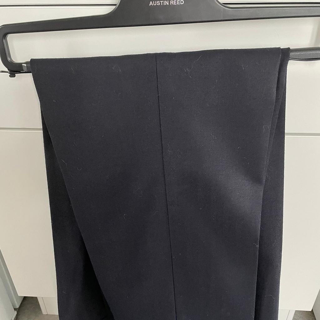 Men's suit kept in Garment Bag. Selling for a friend, from a Smoke free home with 2 cats but kept in the bag in a wardrobe since the first Lockdown.
Reduced price, lower offers considered