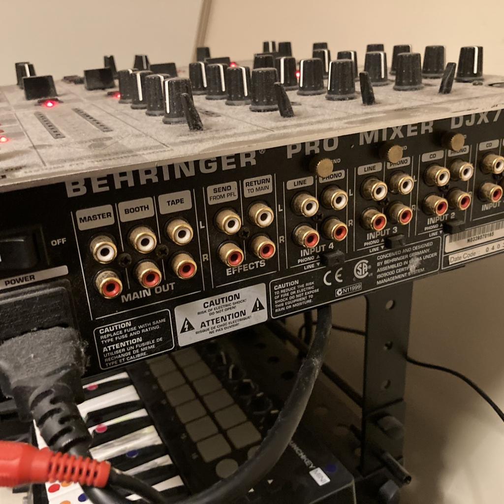 Behringer DJX700 DJ Mixer in W9 London für £ 30,00 zum Verkauf Shpock AT