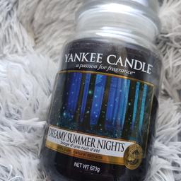 Yankee Candle Dreamy Summer Nights Housewarmer 623g

Einmal kurz angezündet, s. Bild.

Zzgl. Versand.