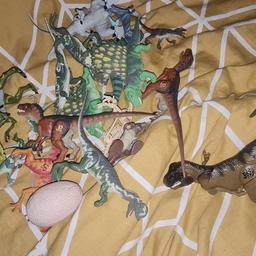 all in good condition
comes with 2 jurassic park raptors 1 electronic raptor 2 dimetrodons
1 jp3 spinosaurus
3 dilophosaurus
1 jp3 dilophosaurus
and some baby dinosaurs and egg