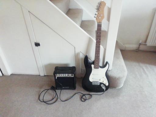 Buy & Sell Surrey Elmbridge - Photos for electric guitar with amp