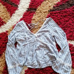 Hollister blue and white striped crop top. in excellent condition. size small. brand new never worn