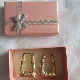 9ct Gold square creole earrings
worn once
£50 ONO