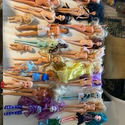 Biete 23 bespielte Barbie Puppen an alle auf dem Bild zu sehen versand und Abholung möglich