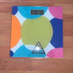 Never used scales bought as an unwanted birthday gift (in great working no conditions s you can see from pictures they’re working).

Comes from corona, pet and smoke free home.

Please feel free to make offers and see other items as I want everything gone.