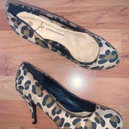 Brand new and never worn size 5 leopard print heels. Very sexy midi heel perfect to pair with a lovely outfit.

Comes from corona, pet and smoke free home.

Please feel free to make offers and see other items as I want everything gone.
