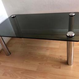 Beautiful glass coffee table very good condition like new no damage

Size
98cm L
58cm W