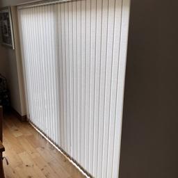 neutral in colour and design these vertical blinds have been used for a patio door

32 pieces in total
