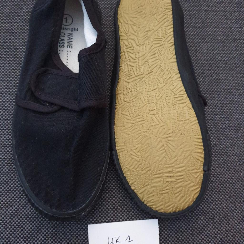 school plimsolls different sizes in N21 London Borough of Enfield für £