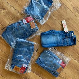 Boys light blue Levi 501 jeans new with tags age 7
£9 a pair or 2 for £15 or all 3 for £20