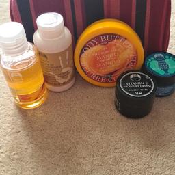Body Shop bag with 5 travel size items, Mango 60ml Bath and Shower Gel, Body Butter 50g, Almond Oil Hand Wash 60ml, Peppermint Foot Scrub 15ml and 15ml Vitamin E Moisture Cream. Whole set suitable for gift or personal travel kit