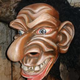 Suche Alte antike Krampus Masken Perchten Masken und Klaubauflorven zum kaufen
Angebote an 
Bitte Fotos an
Te 0664 5361256
Email: 123469@gmx.at