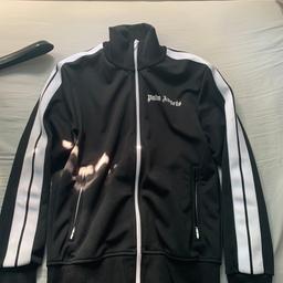 AUTHENTIC palm angels track top
**I DO NOT SELL ANY FAKES**
size small men’s,
8/10 condition no flaws or defects in very good condition,
Comment if your interested 
RRP: £320