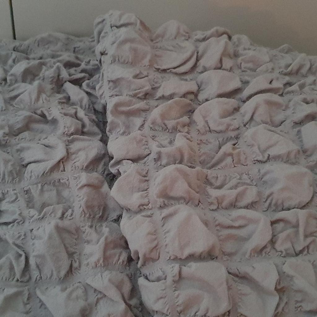 Matalan Grey Seersucker King Size Bedding in HX1 Calderdale for £12.00