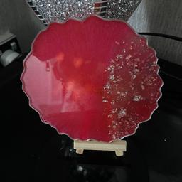 Set of 4 scarlet & silver leaf coasters 
Approx size of coaster 5”
Handmade resin 
Available in other colours 
Made to order
