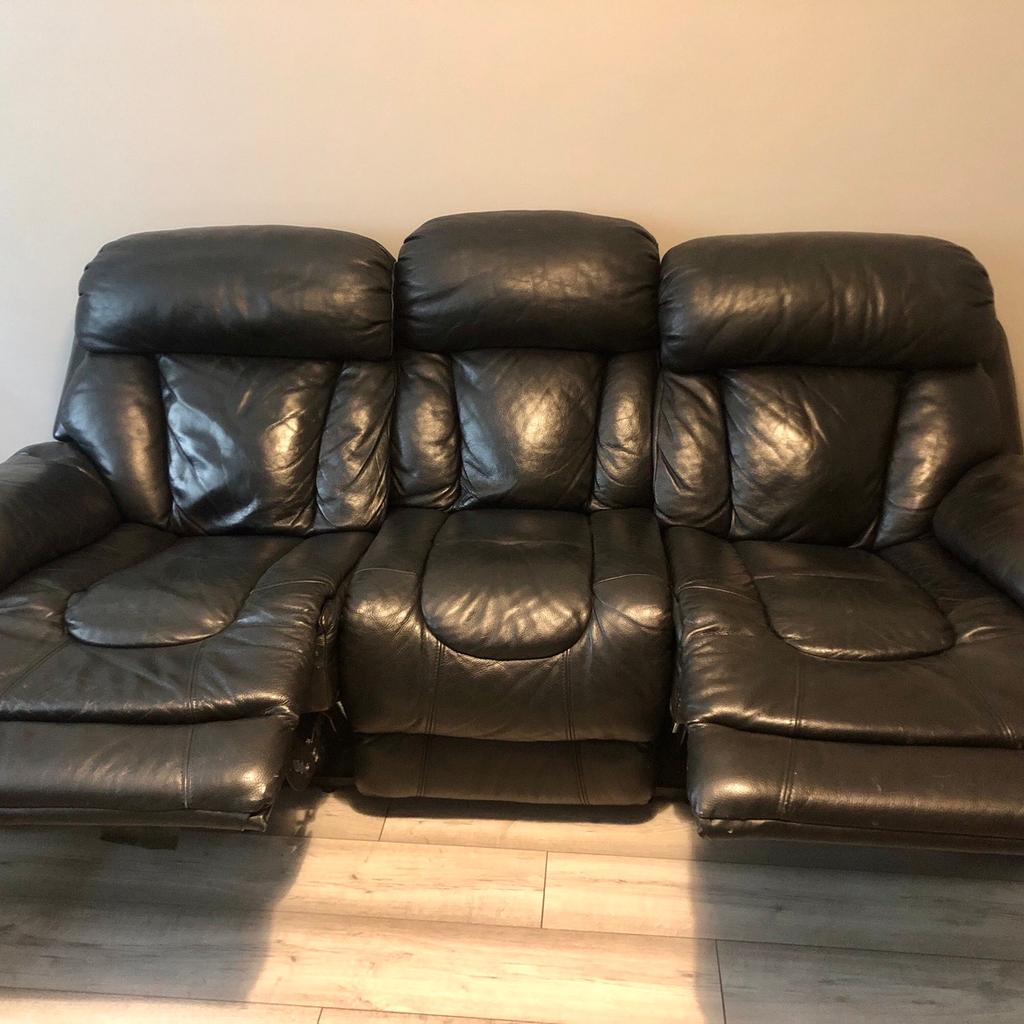DFS Supreme real leather, recliner sofa set in HA1 Harrow for £650.00