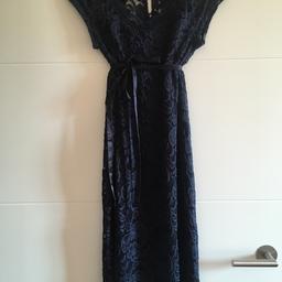 Verkaufe ein 1x getragenes dunkelblaues knielanges festliches Umstandskleid von Mamalicious in Gr. S! Wie neu, tierfreier und Nichtraucherhaushalt.