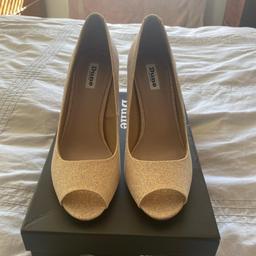 Brand new still in original box. 4"high heels. DUNE peep toes gold shoes, never worn. Slight mark on one side.
Pressed against the box. Paid £55. £30 or ONF
Collection or can post it. Postage will apply
Come from smoke and pet free home.
