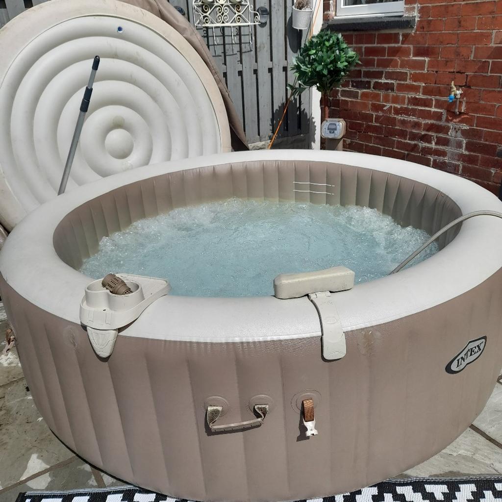 intex bubble 6 person hot tub in Barnsley für £ 275,00 zum Verkauf