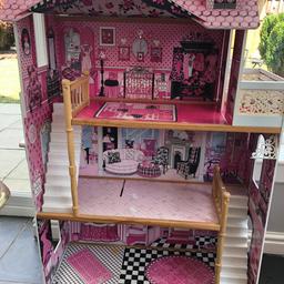 3 Story dolls house,room partitions missing hence low price and doesn’t come with furniture.
Pick up Eccles
M30