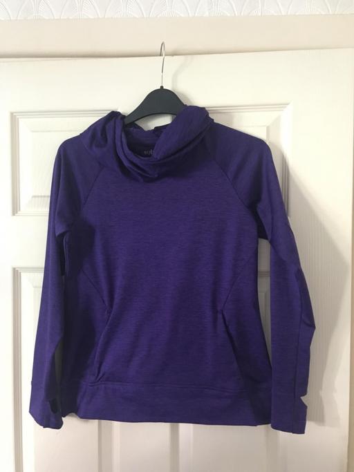 Buy & Sell West Midlands Sandwell - Photos for Girl's Long Sleeved Top.