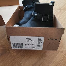 Clarks Dabi trim black boots 5g.

hardly been worn as you can see from pictures.