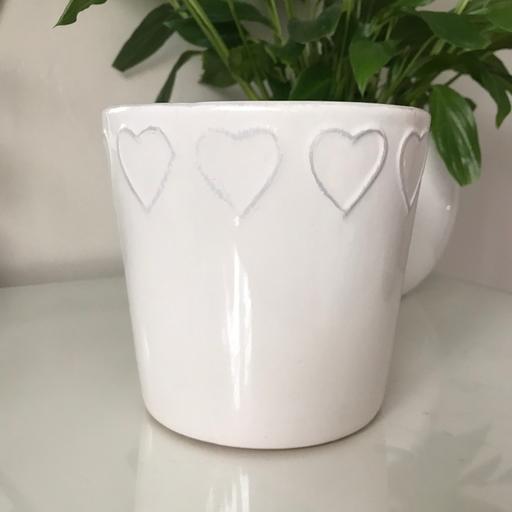 Buy & Sell Gloucestershire South Gloucestershire - Photos for White heart detail plant pot