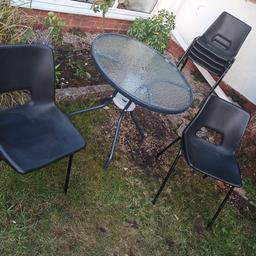 chairs are almost new, useful and good set 
Dy60nb
