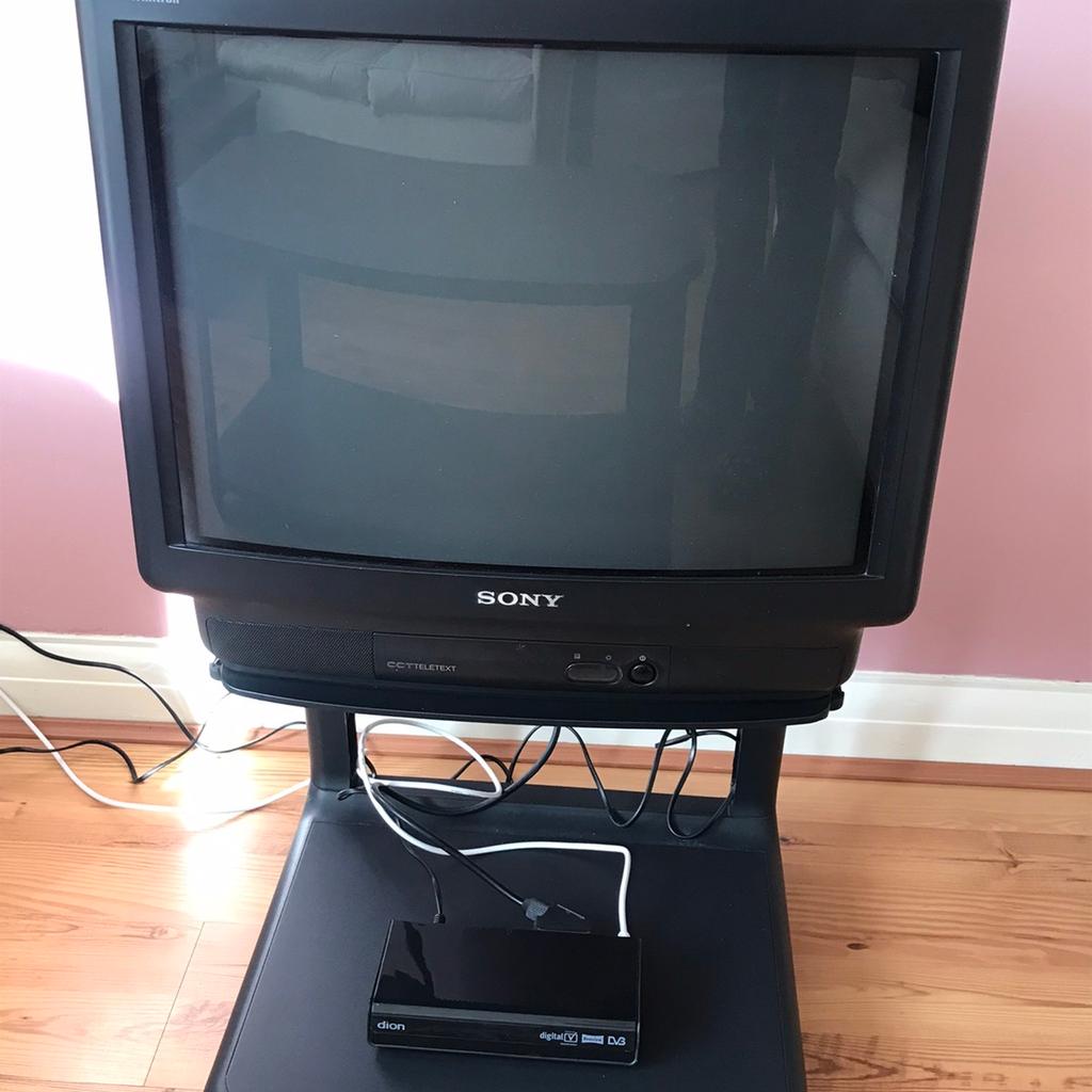 FREE Sony Trinitron TV, Stand, Digi Receiver in SM3 London für gratis ...