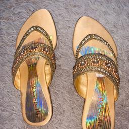 Asian style gold sandals with small platform.
Brand new never worn.
Size 3