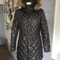 this Andrew Marc New York down feather padded coat has a removable hood 2 side zip pockets, 1 zip pocket inside in excellent condition only worn a few times size medium 10-12