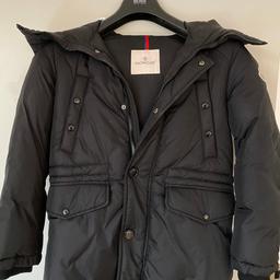 Moncler Girls Black padded Coat with hood size 12 & pockets push button.
Very good condition.