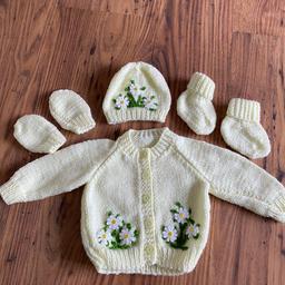 New
Hand knitted 
Baby set 
Cardigan, hat, bootees and mittens 
Pale lemon 
0-3 months 

Can be collected or sent for postage fees