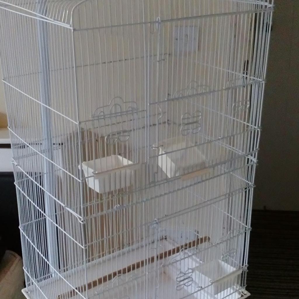 Parrot / bird cage on swinging stand in Wolverhampton für 20,00 £ zum